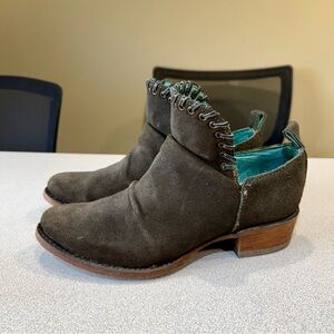 Corral Round Toe Darl Green Suede Distressed Ankle Booties Boots Western Sz 7.5
